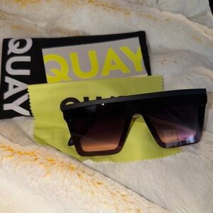 Quay Australia Hindsight  Sunglasses nwt